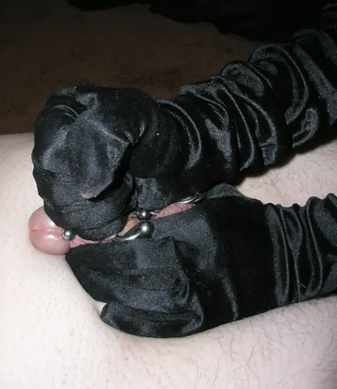 Rubee Tuesday: Mature Brunette MILF in Stockings Gives a Handjob to Bound Partner – photo 14 of 15