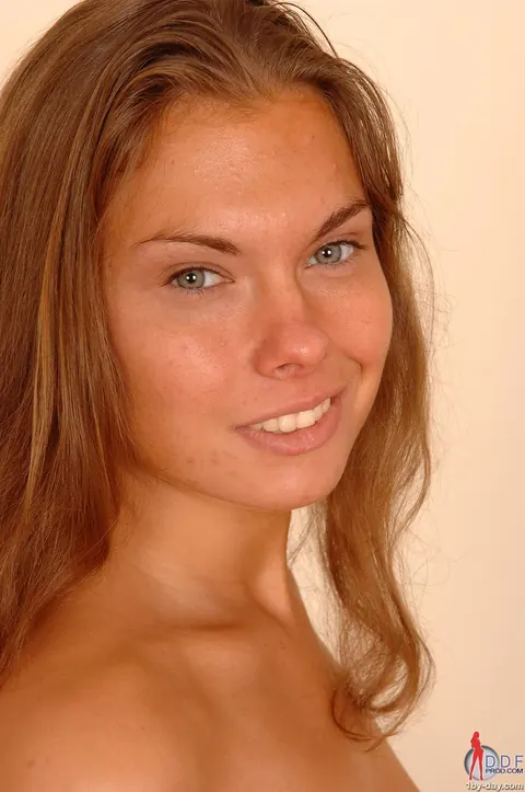 Johane Johansson: Redhead Displays Her Trimmed Pussy and Shows Her Feet – photo 19 of 21