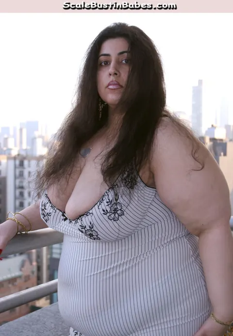 Brunette BBW Sucks Cock and Takes a Huge Facial – photo 3 of 20