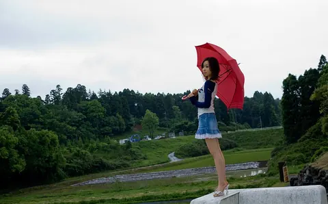 Jun Kiyomi: Japanese Brunette Reveals Bra and Strips Off Her Skirt – photo 1 of 16