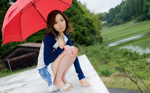 Jun Kiyomi: Japanese Brunette Reveals Bra and Strips Off Her Skirt – photo 3 of 16