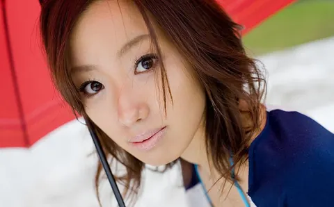 Jun Kiyomi: Japanese Brunette Reveals Bra and Strips Off Her Skirt – photo 4 of 16