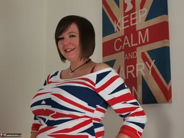 Chubby Brunette MILF Strips in Red Heels
