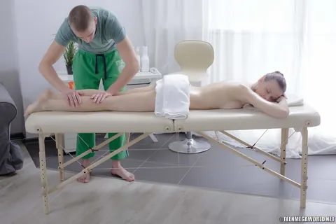 Margarita C Peachy: Brunette Gets Oiled and Fucked Doggy Style After a Massage – photo 4 of 21