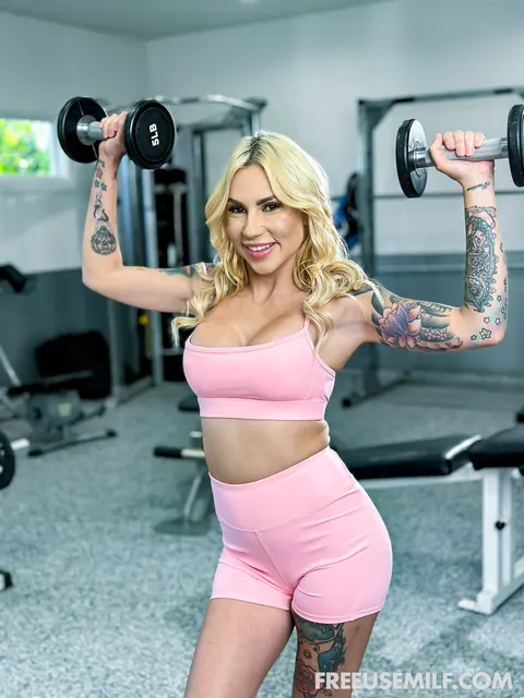 Sage Rabbit: Blonde with Big Natural Tits Has a Gym Threesome – photo 7 of 21