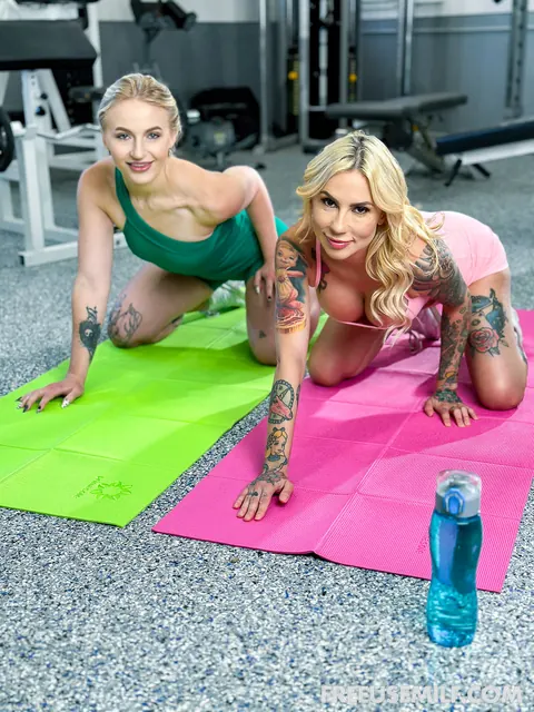 Sage Rabbit: Blonde with Big Natural Tits Has a Gym Threesome – photo 2 of 21