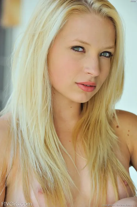 Alyssa Branch: Blonde with Small Tits Spreads Her Pussy Lips Outdoors – photo 19 of 21