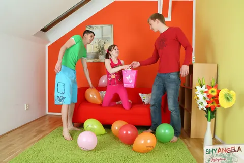 Woman Enjoys a Threesome with Two Men – photo 2 of 16