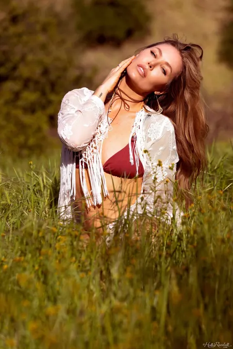 Nicole Aniston: Blonde BBW Strips Naked and Poses Outdoors – photo 5 of 20