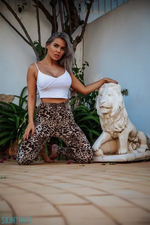Electra Morgan: Busty British Blonde Peels Off Her Yoga Pants and Spreads Outdoors – photo 4 of 12