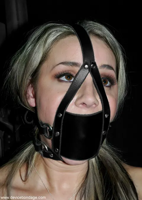 Delilah Strong: Tall British MILF Spreads Her Legs in Bondage Wearing Glasses – photo 13 of 21
