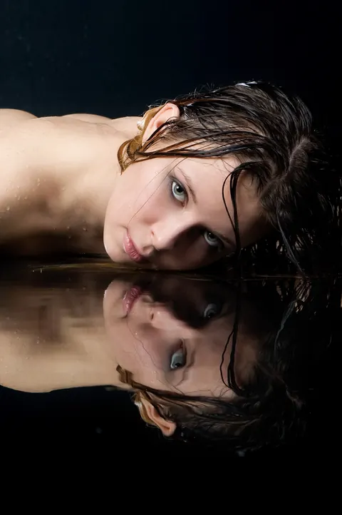 Skinny Woman Peels Top Down and Poses Nude – photo 20 of 21