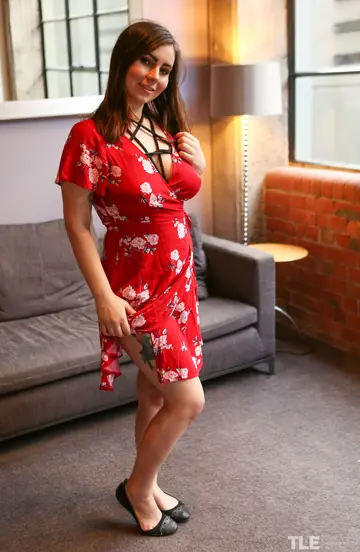 Kitty Du Jour – Petite Curvy Brunette Lifts Her Skirt and Spreads Her Pussy