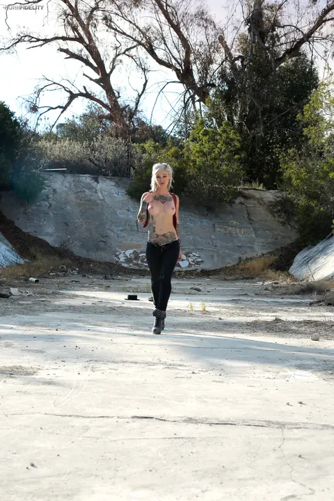 Kleio Valentien: Blonde with Enhanced Tits and Tattoos Gets Feet Worshiped Outdoors – photo 7 of 17