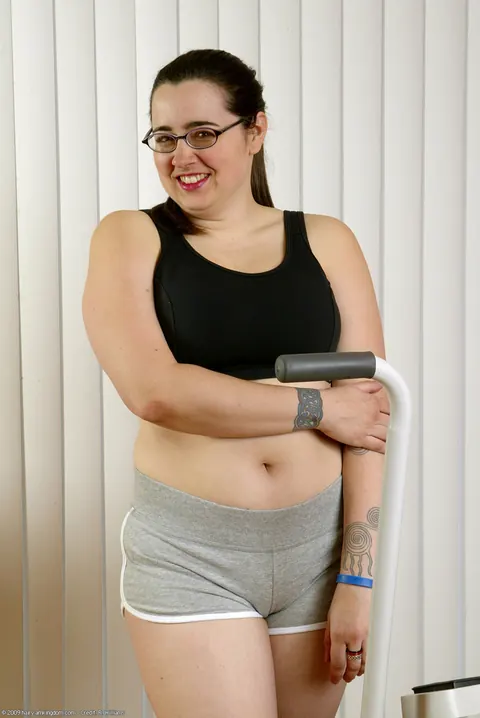 BBW with Big Tits and Hairy Pussy Poses in Glasses – photo 1 of 21