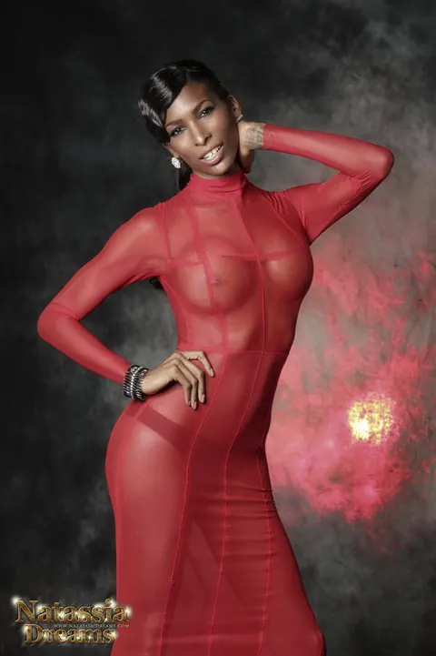 Ebony Trans Woman Undresses Fully and Poses Nude – photo 2 of 12