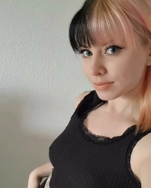 European Blonde Takes Selfies in a Dress Outdoors – photo 7 of 15
