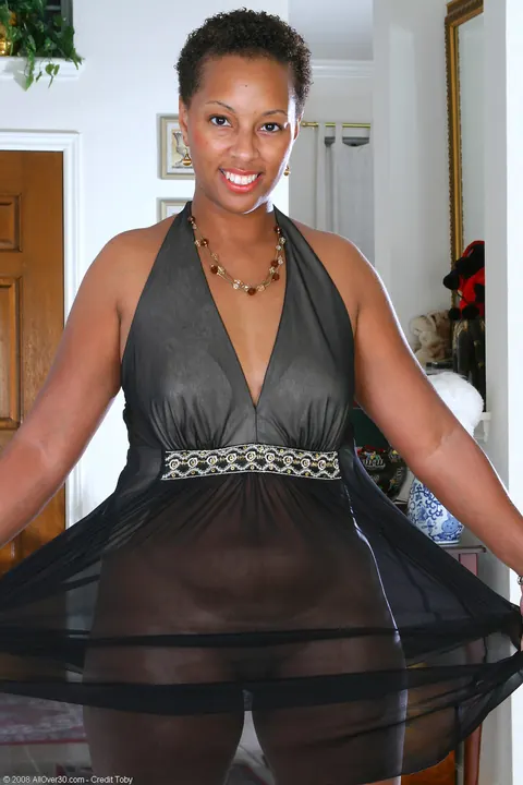 Busty Ebony MILF Undresses and Spreads Her Shaved Pussy – photo 5 of 20