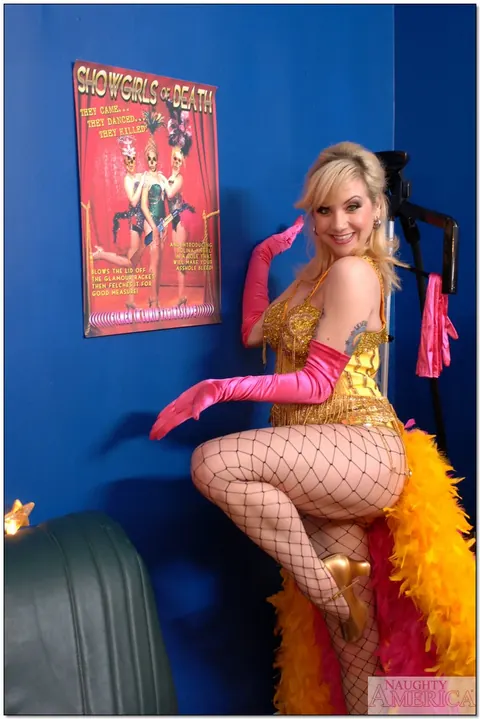 Pinky Lee: Blonde PAWG in Fishnet Lingerie Spreads Her Shaved Pussy – photo 2 of 16