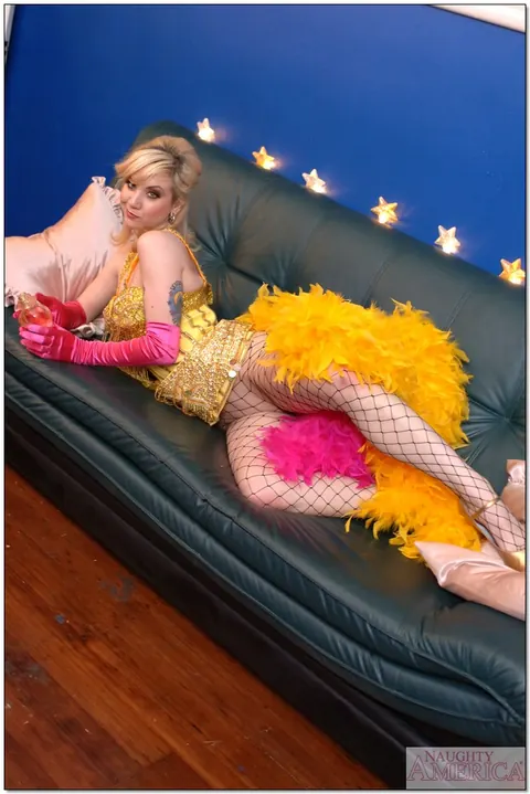 Pinky Lee: Blonde PAWG in Fishnet Lingerie Spreads Her Shaved Pussy – photo 6 of 16