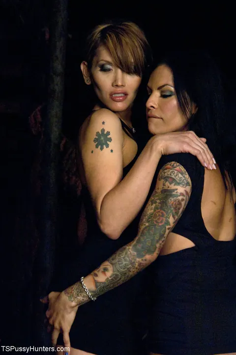 Trans Woman Undresses Outdoors for Bondage Sex with a Partner – photo 16 of 20