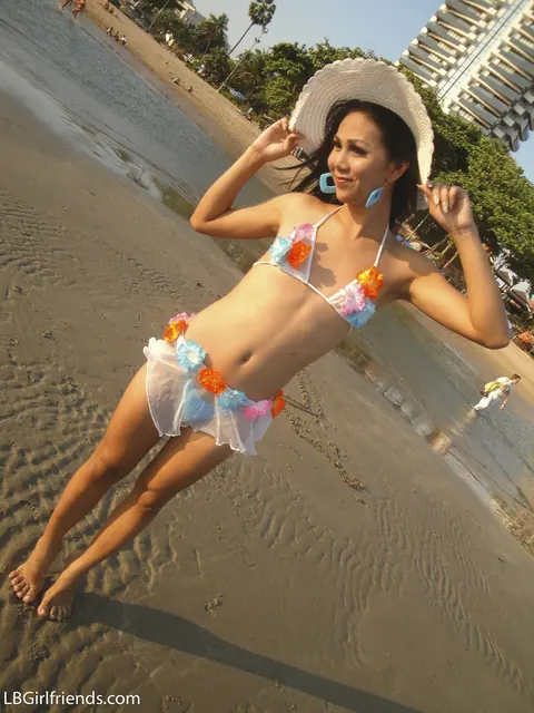 Thai Trans Woman Strokes Her Cock in Panties on the Beach – photo 12 of 17