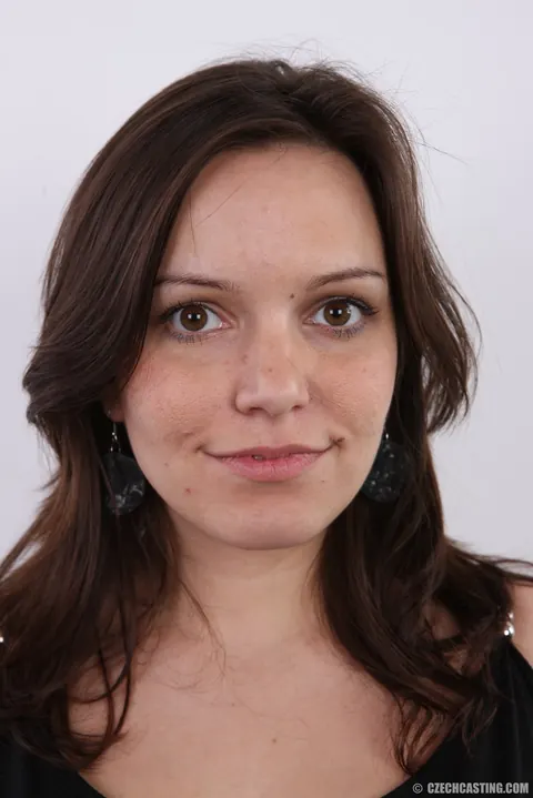 Curvy Czech MILF Strips Out of Her Jeans – photo 1 of 20