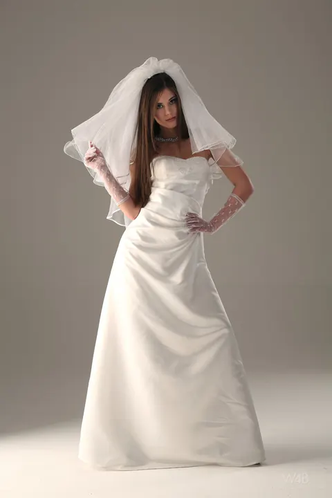 Slim Czech Bride Strips Out of Her Wedding Dress and Lingerie – photo 3 of 20