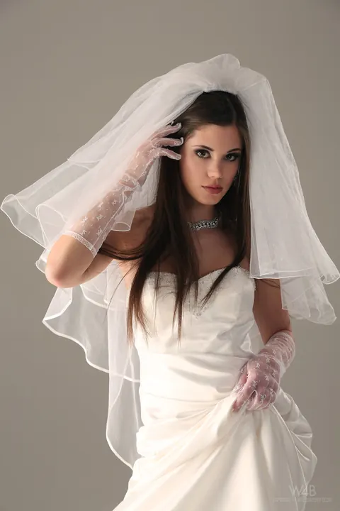 Slim Czech Bride Strips Out of Her Wedding Dress and Lingerie – photo 4 of 20