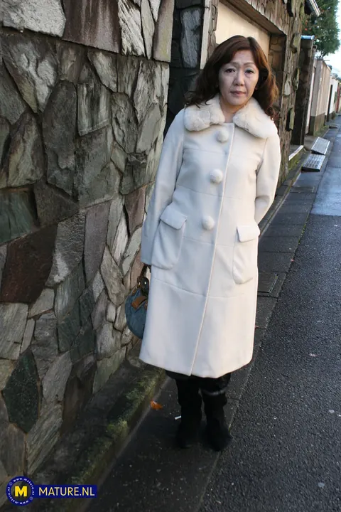 Mature Japanese Woman Shows Her Hairy Pussy Outdoors – photo 5 of 21