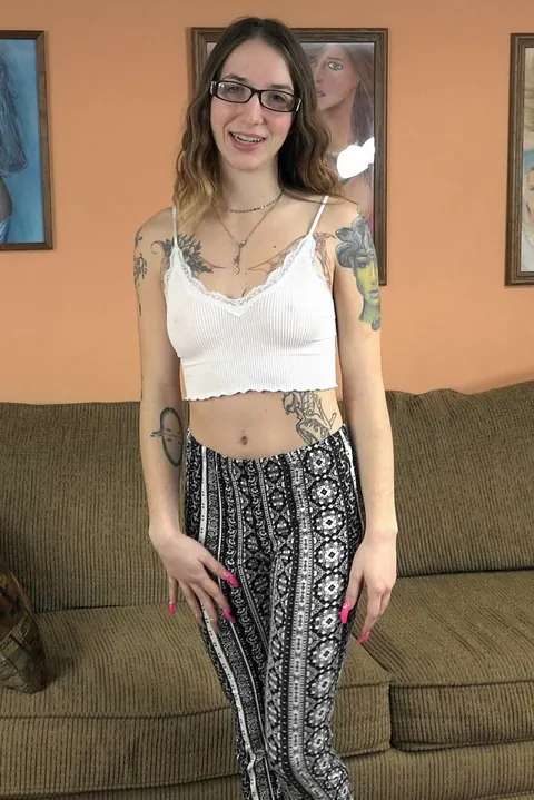 Angel Starre: Slim Brunette with Glasses Gives a Blowjob Until Cumshot – photo 3 of 21