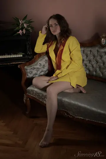PAWG Brunette Pulls Panties Aside and Spreads on the Piano