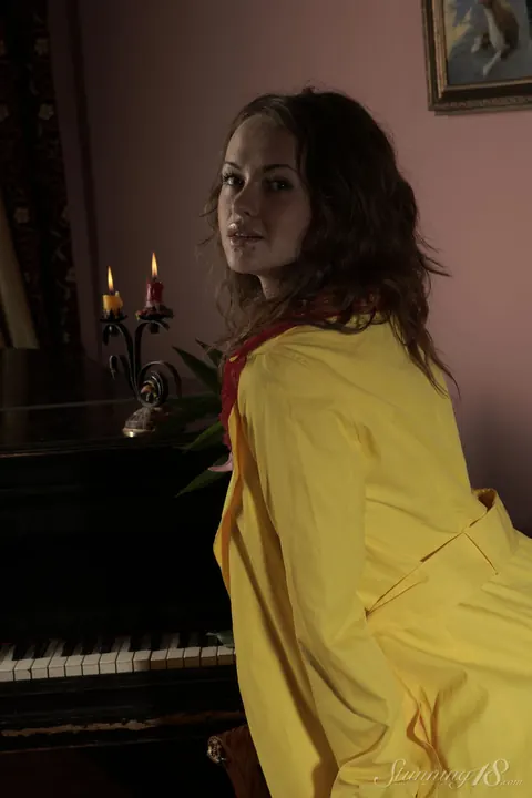 PAWG Brunette Pulls Panties Aside and Spreads on the Piano – photo 7 of 16