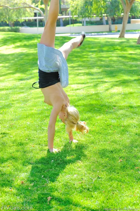 Petite Slim Woman Flashes and Spreads in Public – photo 13 of 21
