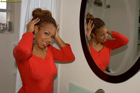 Cream Devoe: Thick Ebony Brunette Shows Her Body in the Bathroom – photo 1 of 16