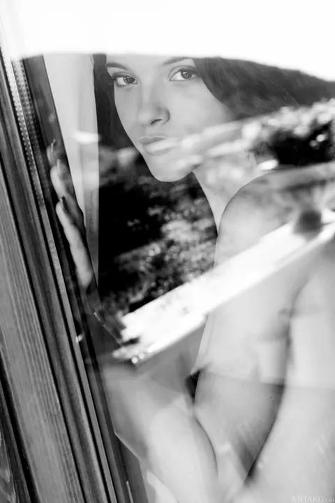 Spanish Woman Undresses and Poses Nude – photo 6 of 21