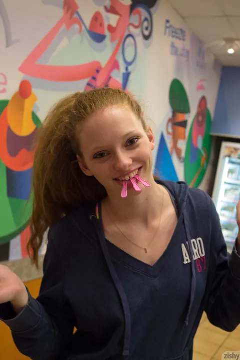 Wendy Patton: Curly Redhead Reveals Her Nipple in Yoga Pants at the Gym – photo 8 of 11