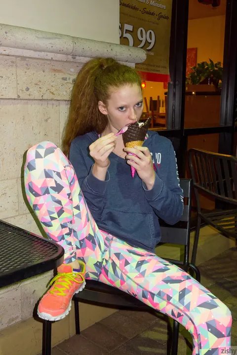 Wendy Patton: Curly Redhead Reveals Her Nipple in Yoga Pants at the Gym – photo 10 of 11