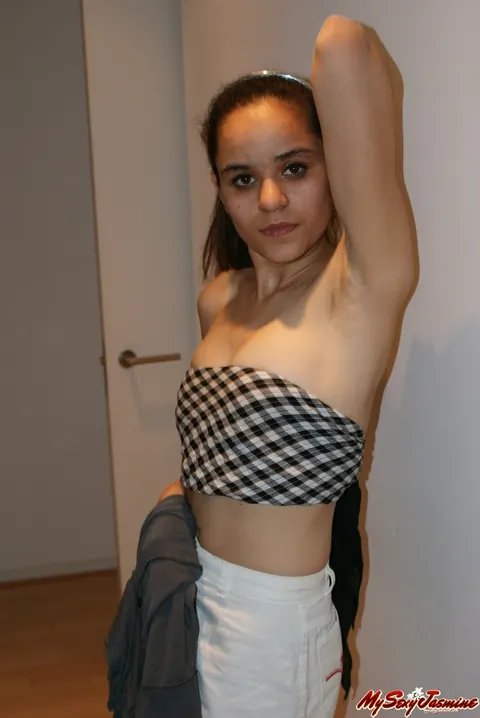 Jasmine Mathur: Indian Brunette Unleashes Her Small Natural Tits in the Kitchen – photo 5 of 12