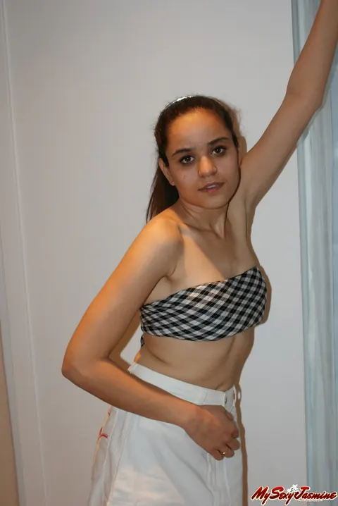 Jasmine Mathur: Indian Brunette Unleashes Her Small Natural Tits in the Kitchen – photo 6 of 12