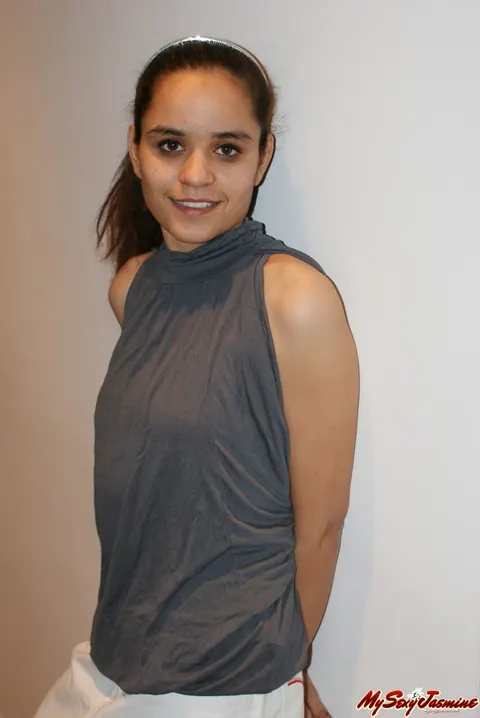 Jasmine Mathur: Indian Brunette Unleashes Her Small Natural Tits in the Kitchen – photo 4 of 12