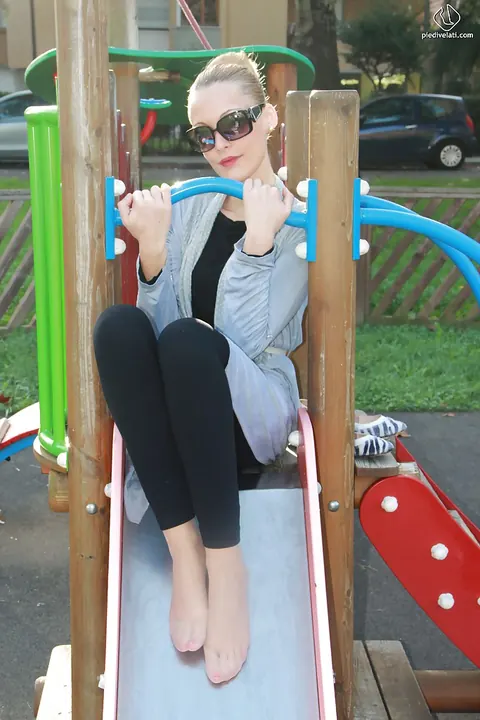 Slim Tall Blonde in Glasses Shows Off Her Long Legs Outdoors – photo 10 of 16