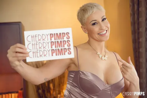 Alexis Adams: Blonde MILF with Short Hair Bares Her Big Natural Tits – photo 15 of 21