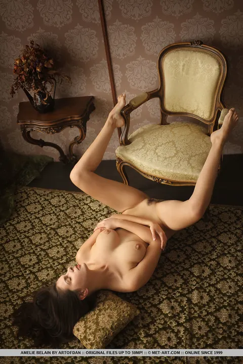 Amelie Belain: European Brunette Spreads Her Trimmed Pussy and Shows Her Feet – photo 16 of 18