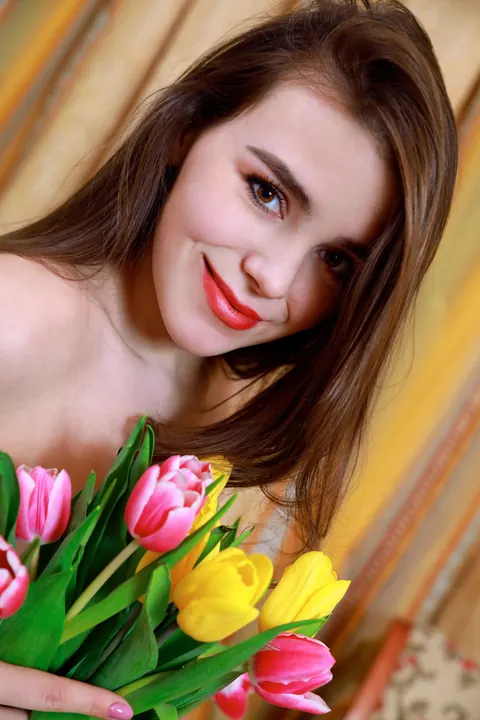Eva Amari: Tall Russian Brunette Undresses and Spreads Her Pussy Nude – photo 8 of 21