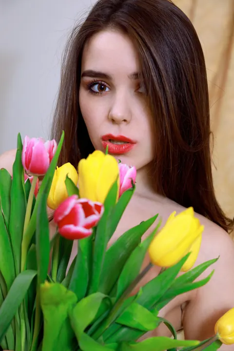 Eva Amari: Tall Russian Brunette Undresses and Spreads Her Pussy Nude – photo 10 of 21