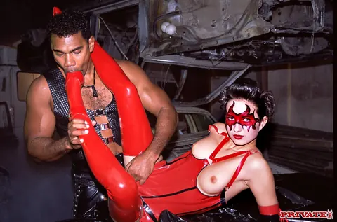 Patricia Diamond: Hungarian MILFs in Latex Give Blowjobs and Take Double Penetration – photo 19 of 20