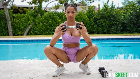 Malina Melendez: Curvy Ebony Babe Gets Oiled and Fucked Poolside for a Facial – photo 5 of 21