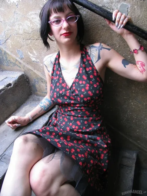 BellaVendetta: Short-Haired Brunette in Glasses Strips Naked and Spreads in Public – photo 3 of 17