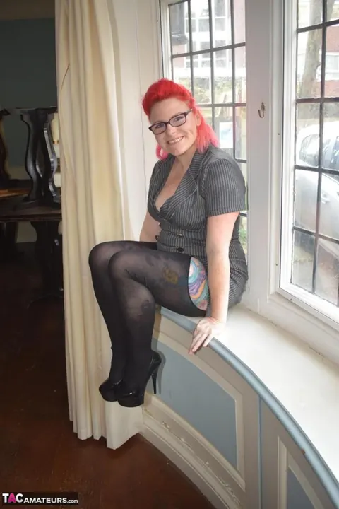 Mollie Foxxx: British Redhead MILF Shows Off in Crotchless Pantyhose – photo 13 of 16